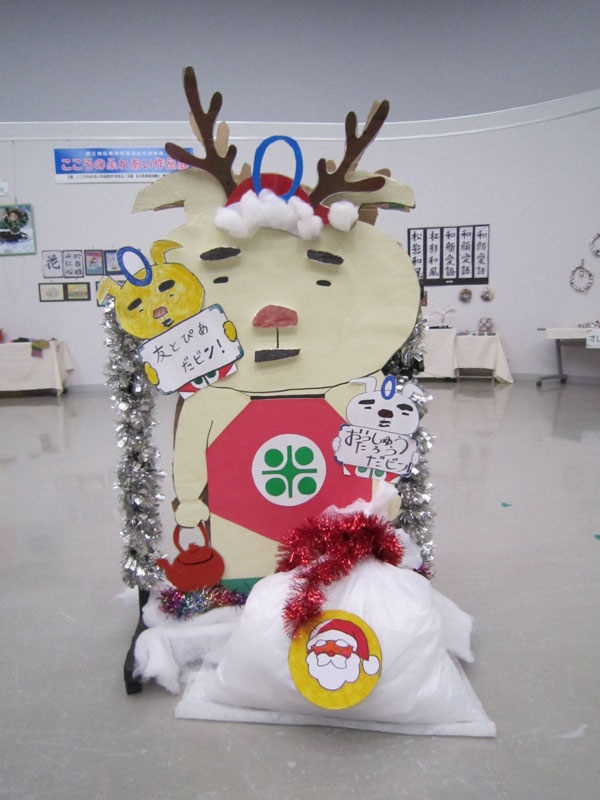 12月　ふれあい作品展　中央モニュメント